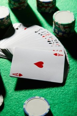 obor138 slot BandarQ table interface showing player hands, betting positions, and dealer